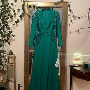 Tadashi shoji , size 12 new with tag . Color green